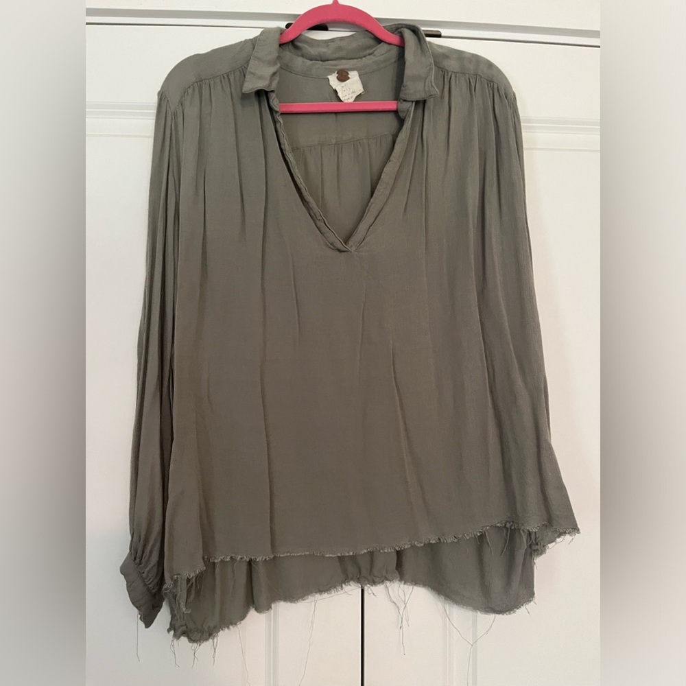 Free People One - Olive green frayed shirt. GUC. size M.